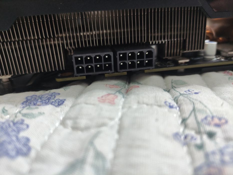 Продам видеокарту ASRock 5700XT PHANTOM GAMING ELITE