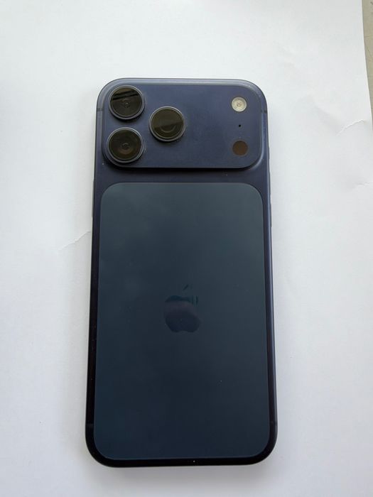 Продавам iphone 17 pro max 256 gb