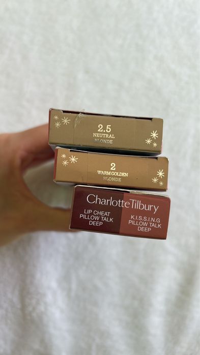 Чисто нови комплект на benefit и charlotte tilbury
