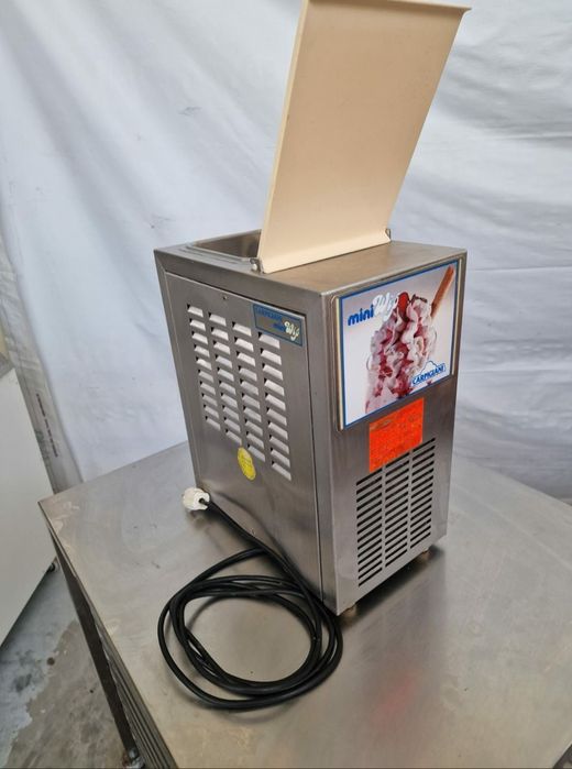 Италианска машина за разбиване на сметана Carpigiani