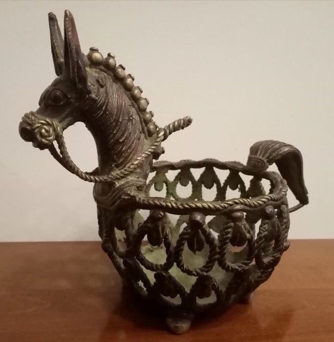 Centru de masa antic India din bronz masiv colorat o piesa excepțional