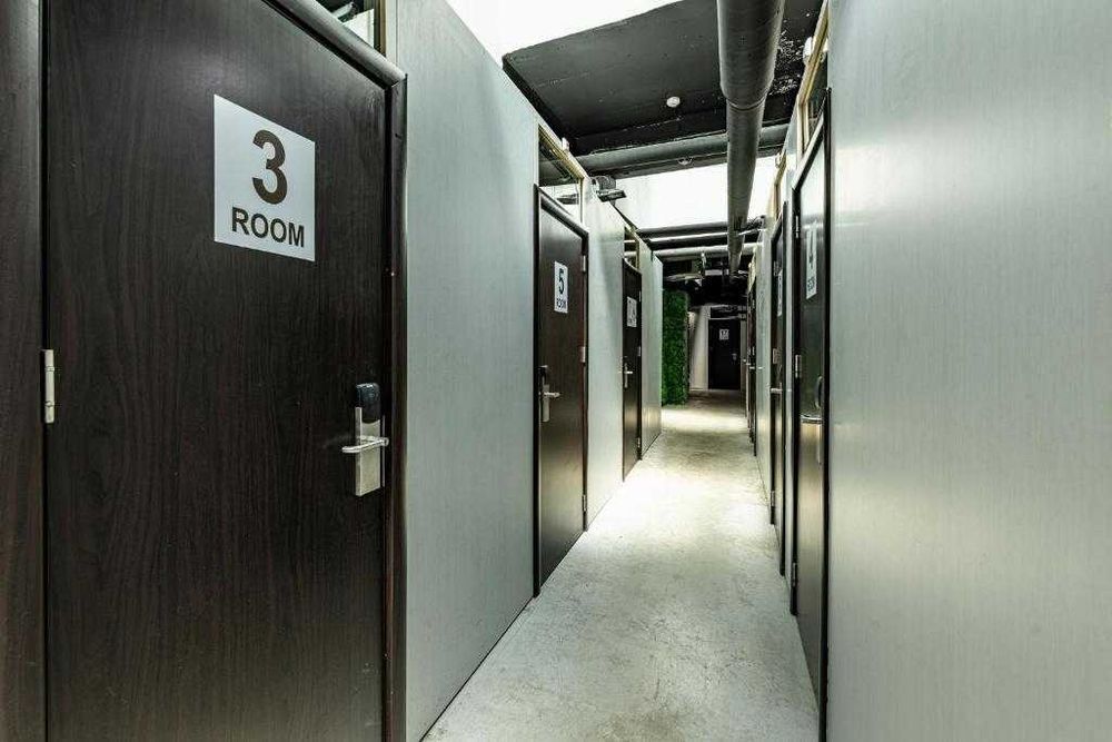 Дава се под наем  в Варна, Център - 6 кв.м за 240 € - Снимка #5