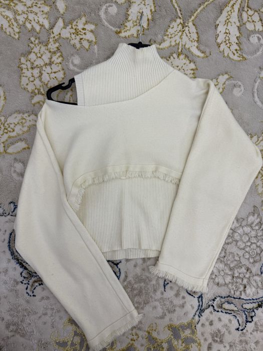 Красивая белая кофта на зиму