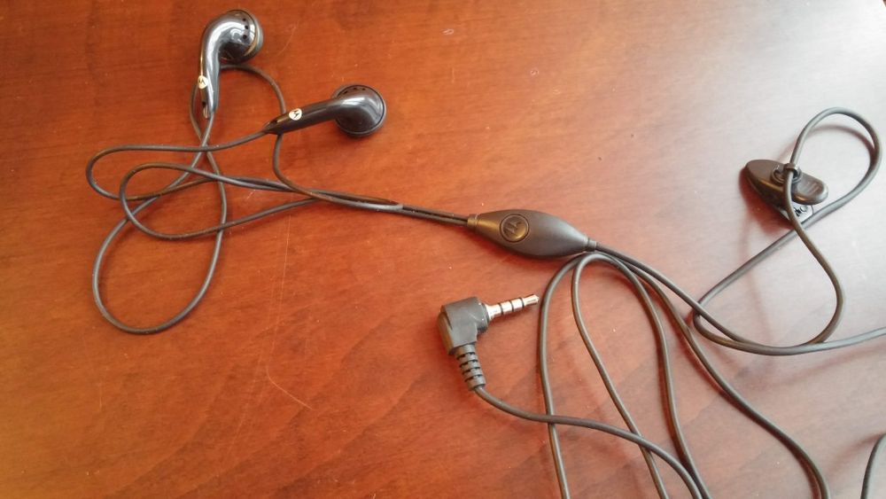 Оригинални слушалки LG и Motorola