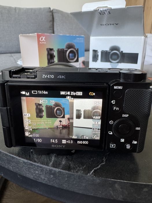 Фотоапарат Sony ZV-E10 с кит Ленс - E PZ 16-50mm f/3.5-5.6 за Влогинг