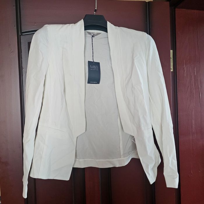 Распродажа новой одежды