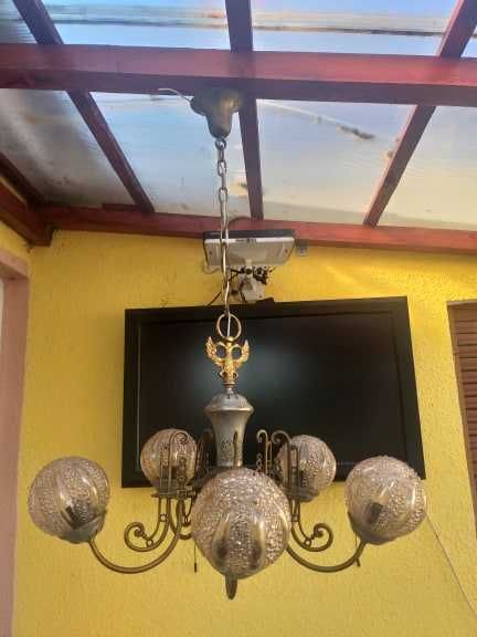 Candelabru cu cinci brate din bronz cu cupru si abajur de sticla