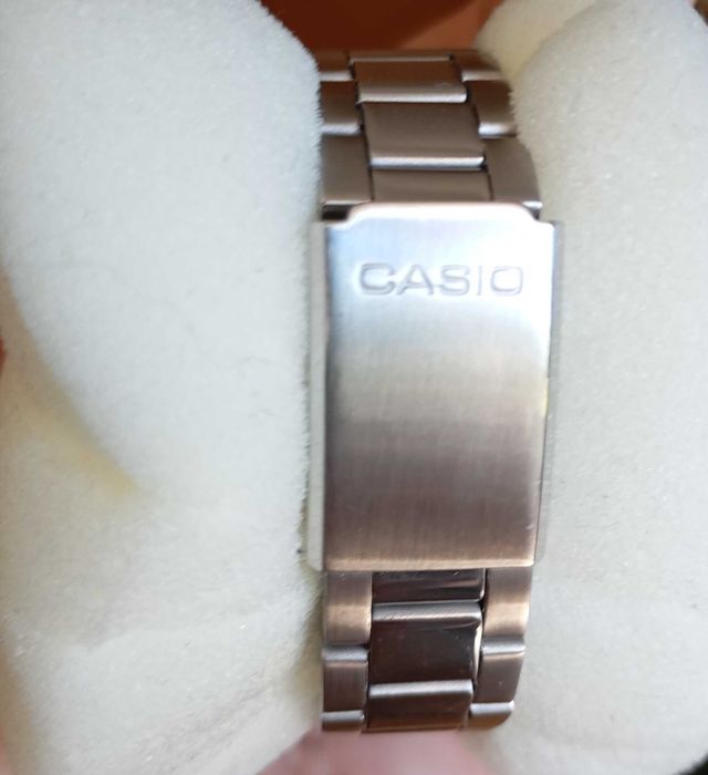 Часовник дамски Casio LTP-1302DS-2AVDF. Циферблат от седеф.