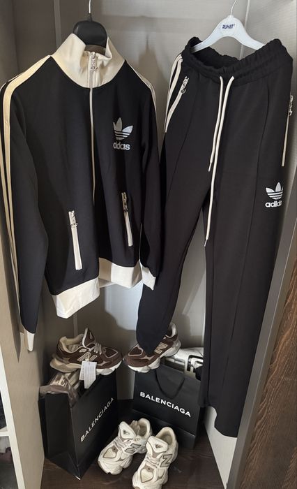 Анцунг-  Adidas  и тениски