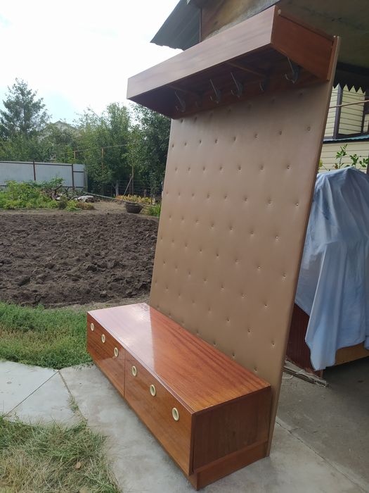 Прихожая вешалка