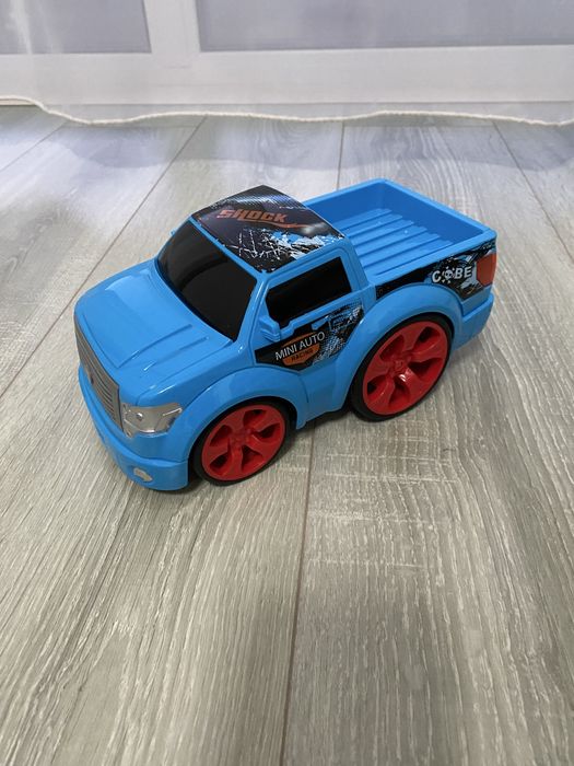 Mașina Off Road 4x4 cu lumini și sunete, cu telecomandă