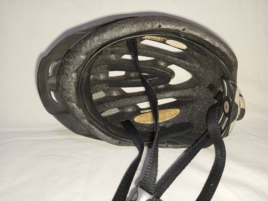 Шлем каска велосипедная, универсальная.