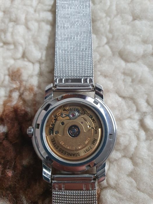 Продавам оригинални часовници работят перфектно