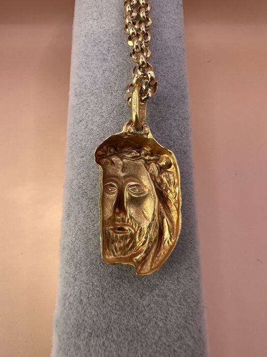 Продам золотой кулон.