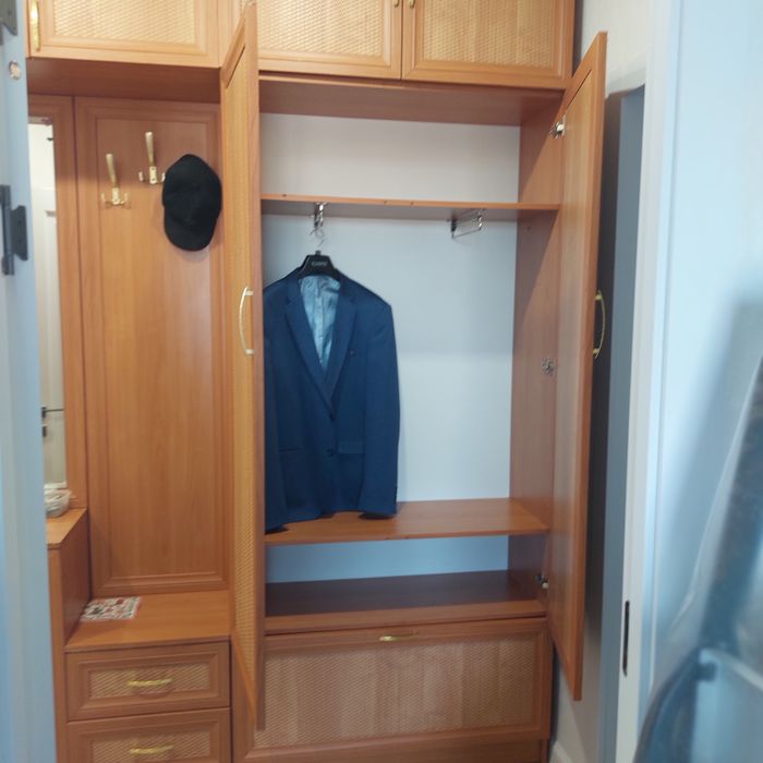 Продам стенку в прихожку