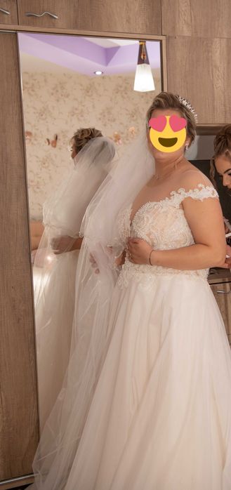 Vând Rochiță de mireasă este inclus voalul și cercul!