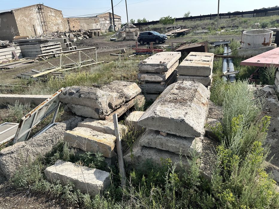 Продаются плиты,лотки,блоки