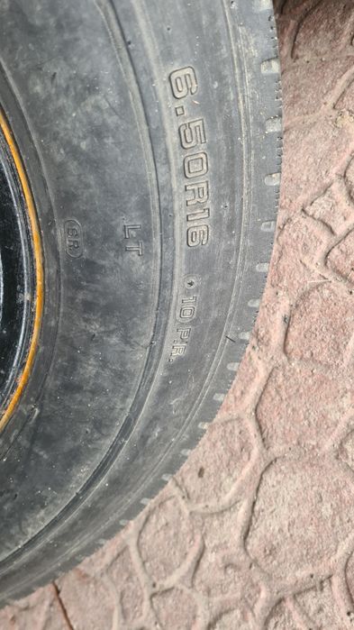 Vând două jante cu anvelope R16 pentru ARO