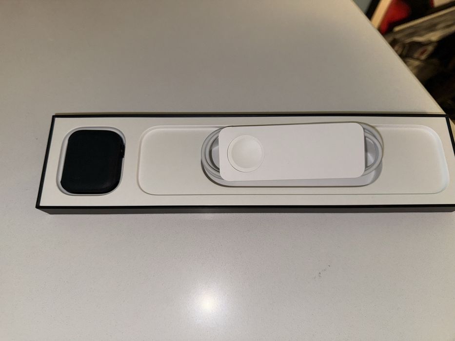 Apple watch series 7 45mm celluar + GPS nike edition, добро състояние