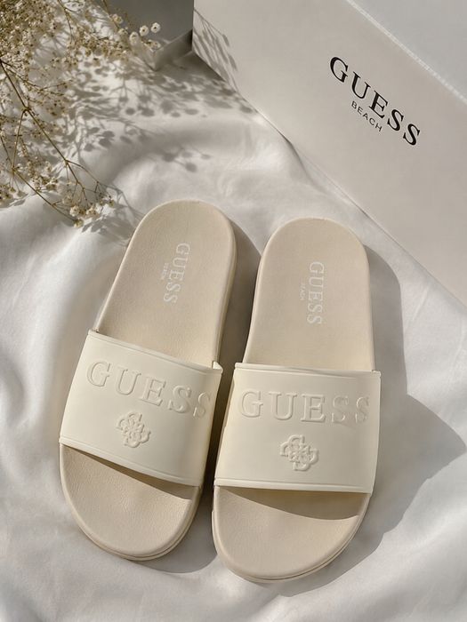 Шлепки бренда guess. Оригинал