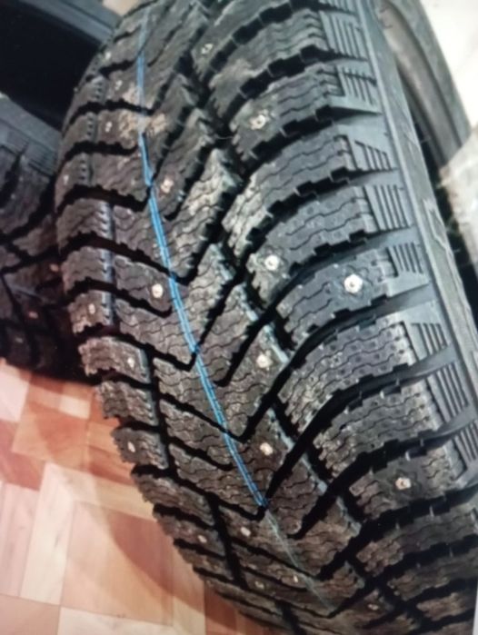 Продам новые шипованые шины