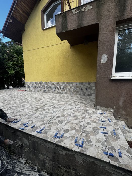 Renovare apartament/Renovare case/ renovare vile/ renovări complet/ zugrav/gresie/faianta/parchet/ Amenajare interioare/ tincuiala /usi/terasa