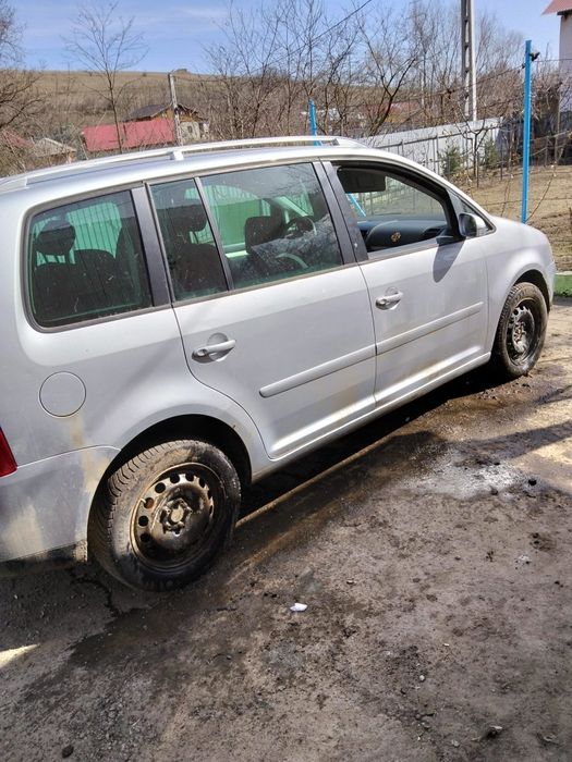 De vânzare vw touran 2.0 tdi 7 locuri 136cp AZV  an 2004