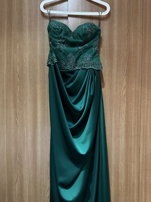 Rochie lunga superba, din satin verde smarald, cu corset