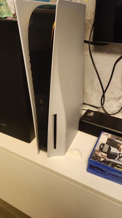 Продам PS5 , в отличном состоянии , диски , два джойстика