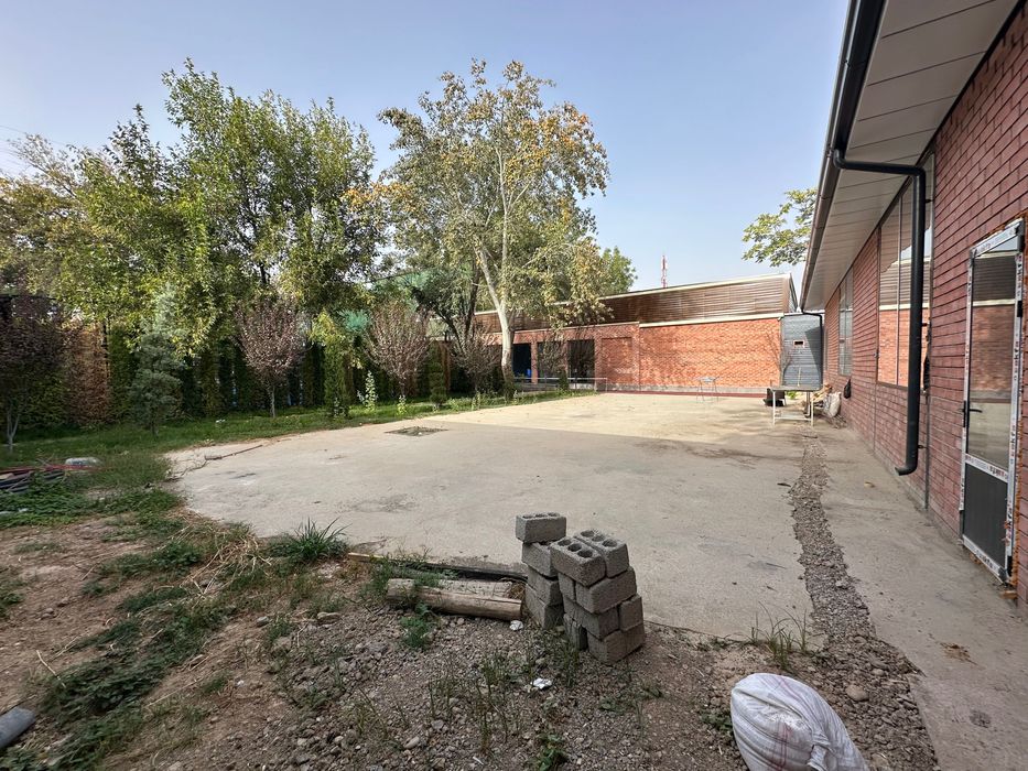 Noturar bino Sirg’ali tumanida Xokimyatni oldid:o o’zirani yonid.