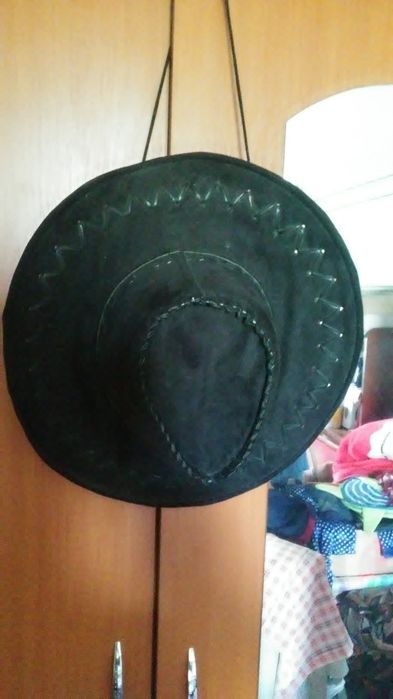 vand palarie neagra de barbati