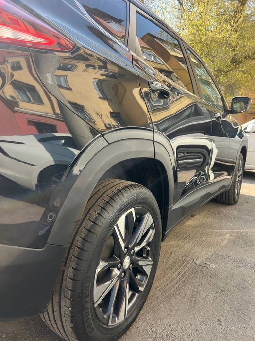 Сотилади автомобиль Трекер Премер