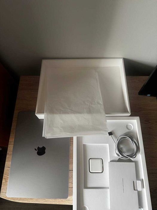MacBook Air 15 M3 8/512
