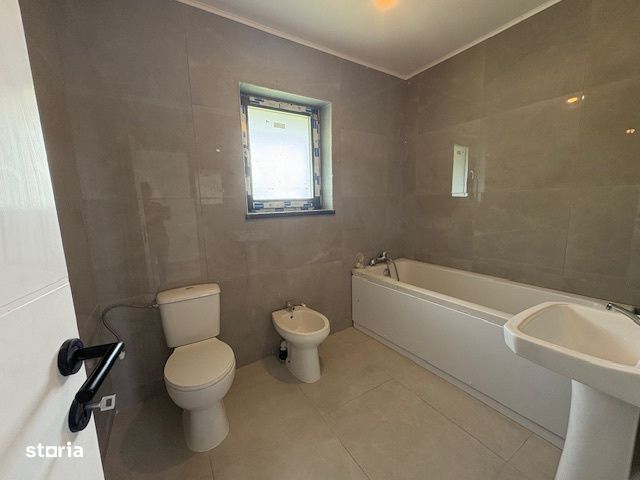 122000euro, Casa cu 3 camere,single,dressing/2bai,beci!!!