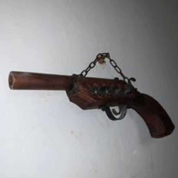 Suport de chei panoplie pistol din lemn cabana decor