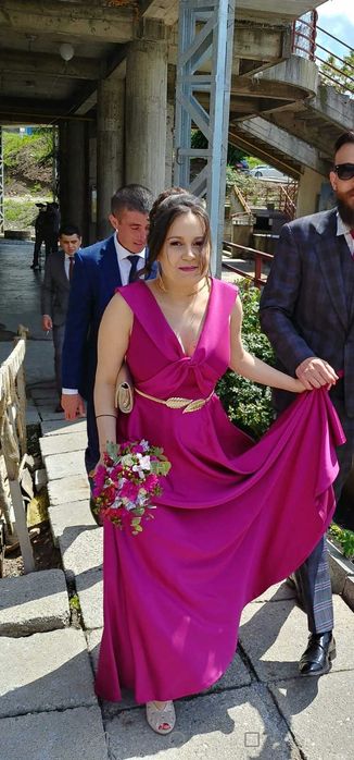 Vand rochie eleganta nr 38,din tafta elastica, culoare magenta/fucsia