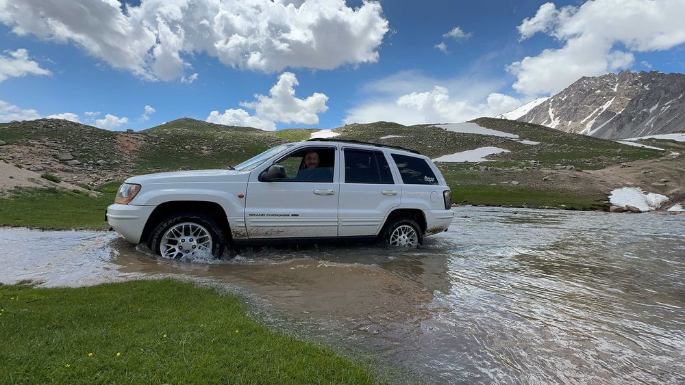 Продается Jeep Grand Cherokee WJ Limited, 2003 г., белый.