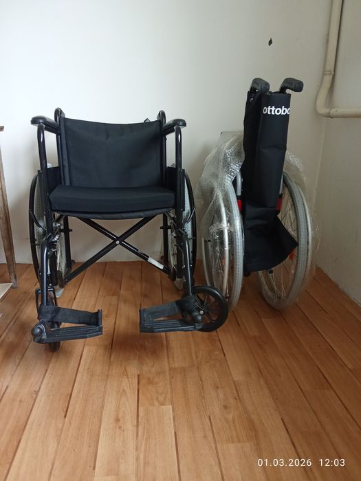 Две новые инвалидные коляски