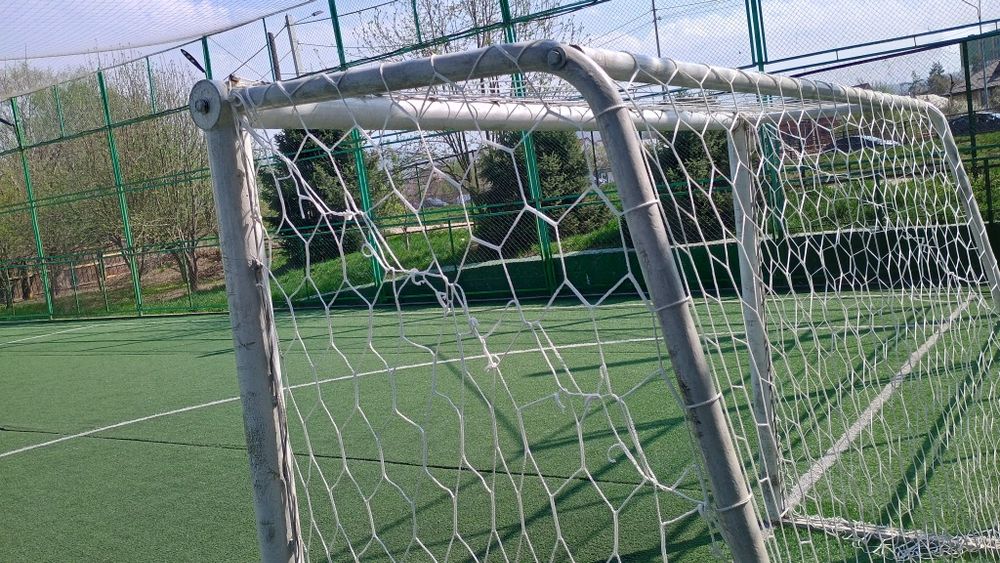 Газон Б/У стоит на поле самовывоз