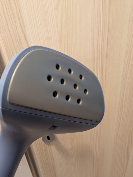 Aparat de calcat cu abur steamer Electrolux Refine 700