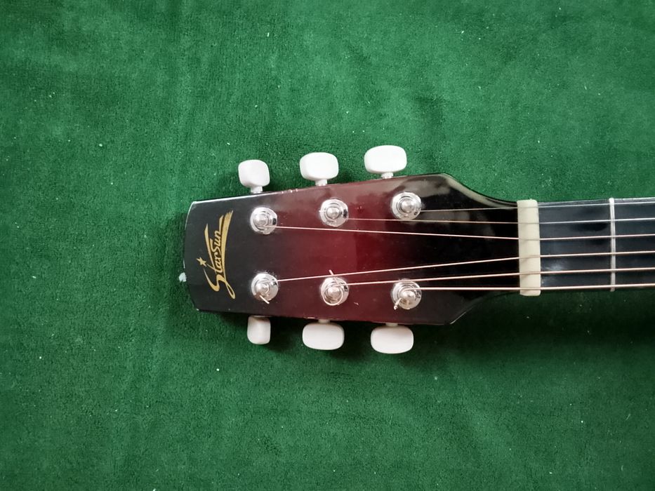 Продам гитару StarSun