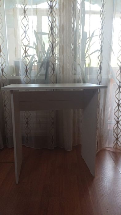 Стол компьютерный компактный