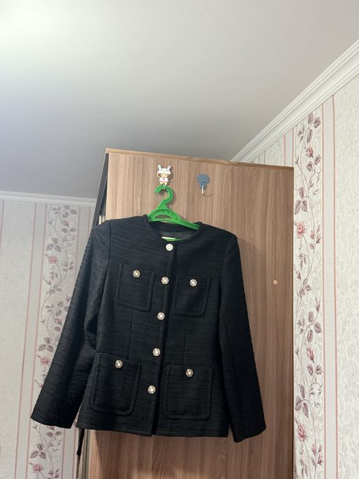 Продаю люксовый пиджак в отличном состоянии