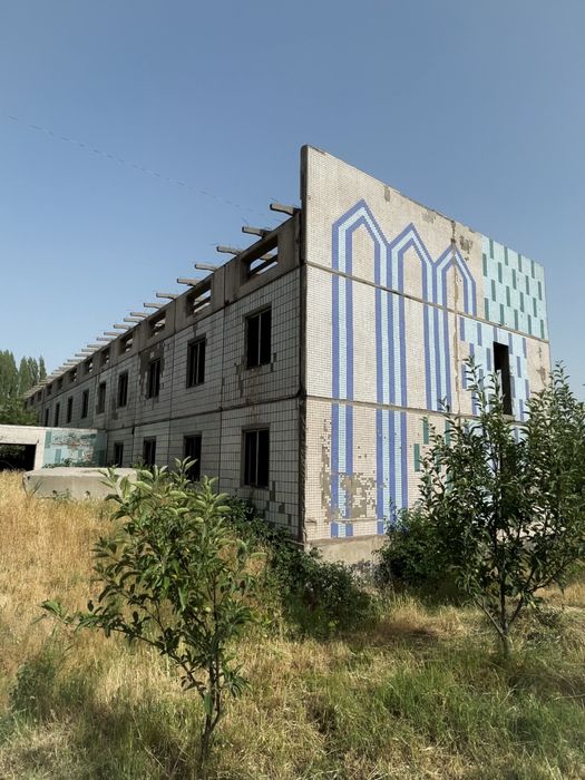 Продается земля со зданиями в Нурабаде (Ахангаран)