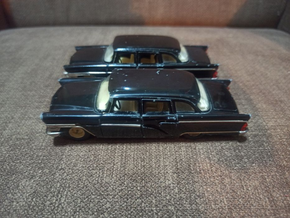 Две модели Чайка Газ 13 СССР