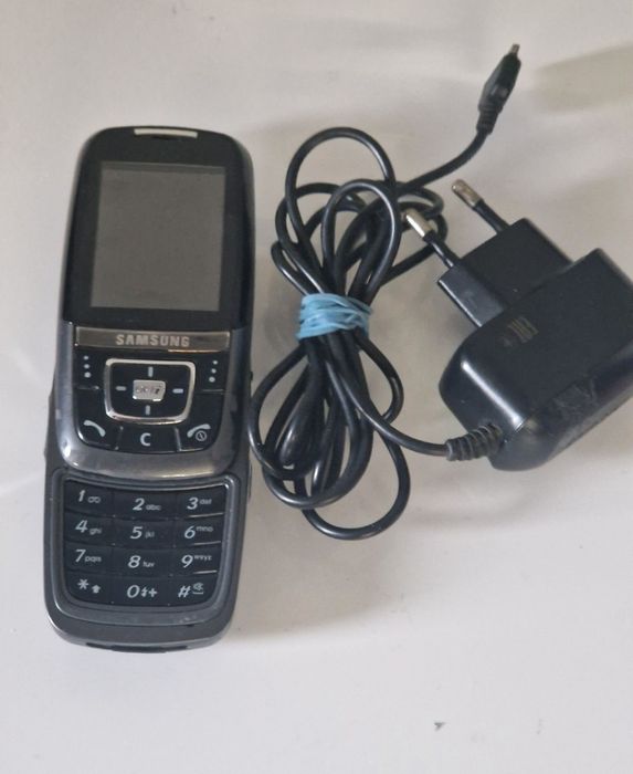 Telefon Samsung D600 cu încărcător original