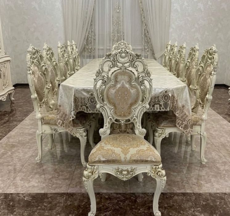 Продам стол со стулами.