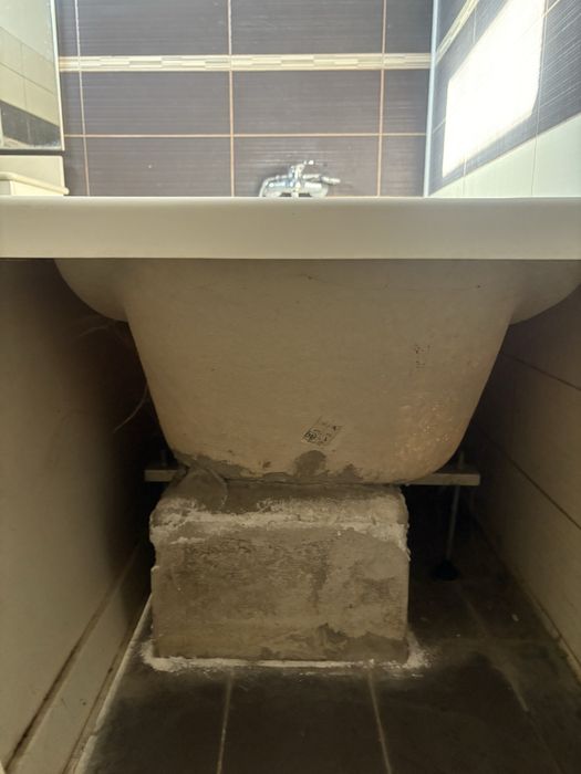 Vand sanitare utilizate, in stare excelenta