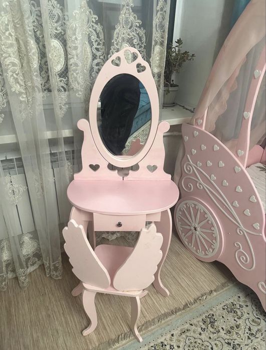 ТРЮМО СО СТУЛЧИКОМ детское в розовом цвете
