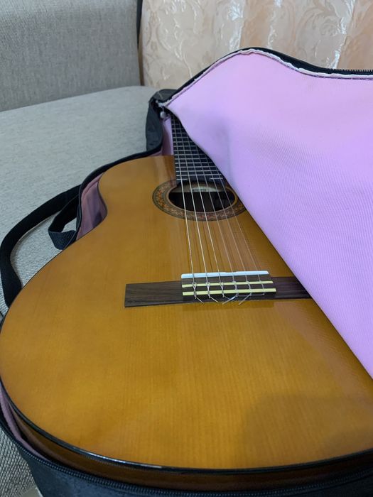 Продается гитара Yamaha C40
